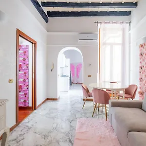 https://maison-trevi-rome.it-romehotels.com